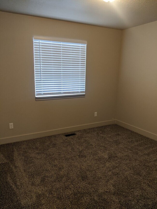 Building Photo - 966 Georgia Drive Unit 10