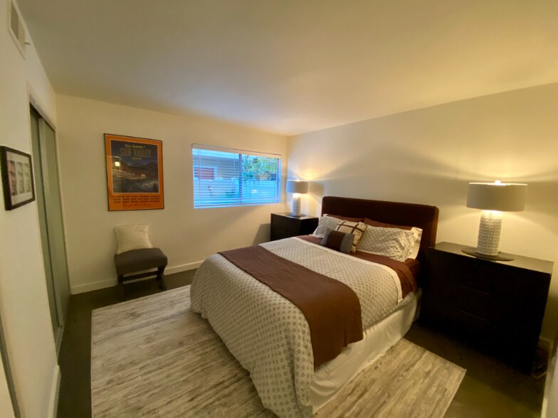 Building Photo - 970 Palm Ave