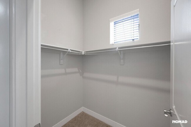 Building Photo - Charming 2BR-2BA Condo in Aurora Town Center