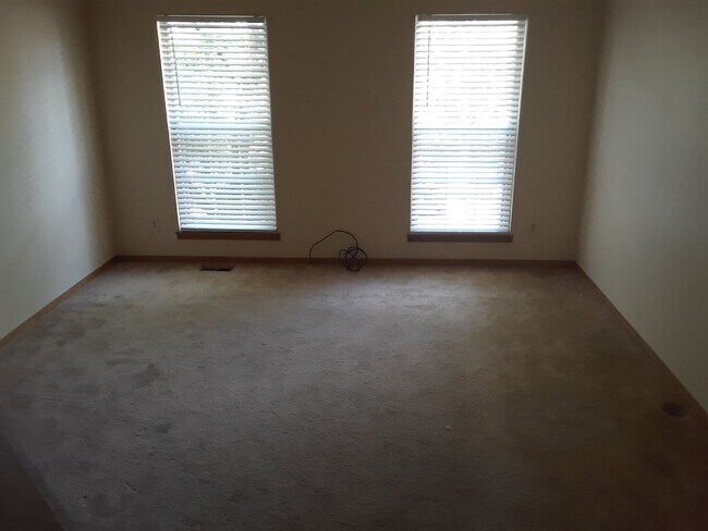 Building Photo - Available Now! "Charming 2-Bed Townhouse with Fireplace Oasis on South Trenton Street!"