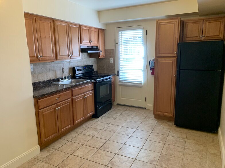 Hollywood Court Apartments 2703 Hollywood Ct Reading PA 19606