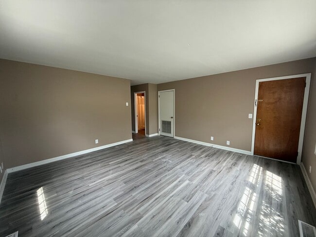 Building Photo - Updated One Level Apt - Kingsport, TN