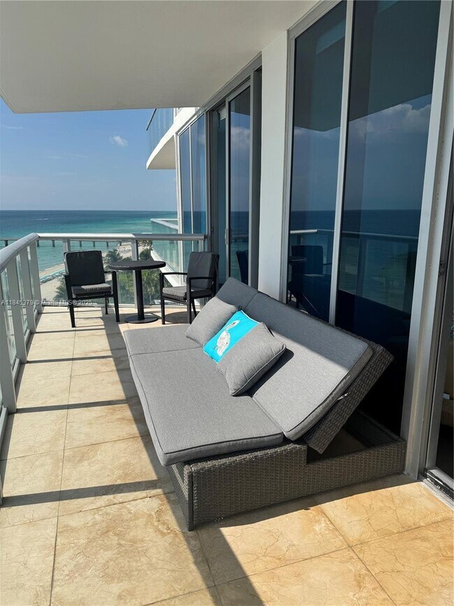 Building Photo - 17001 Collins Ave