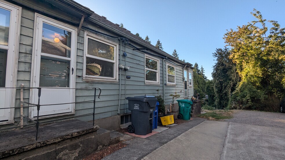 Building Photo - 3513 SE 43rd Ave