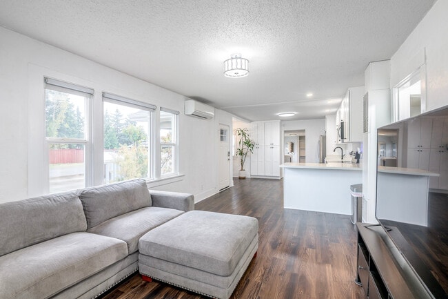 Building Photo - 117 Mosman Ave SW