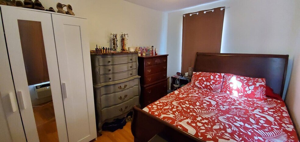 Bedroom - 1106 Olivia St