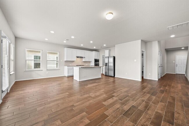 Building Photo - 215 Desperado Dr