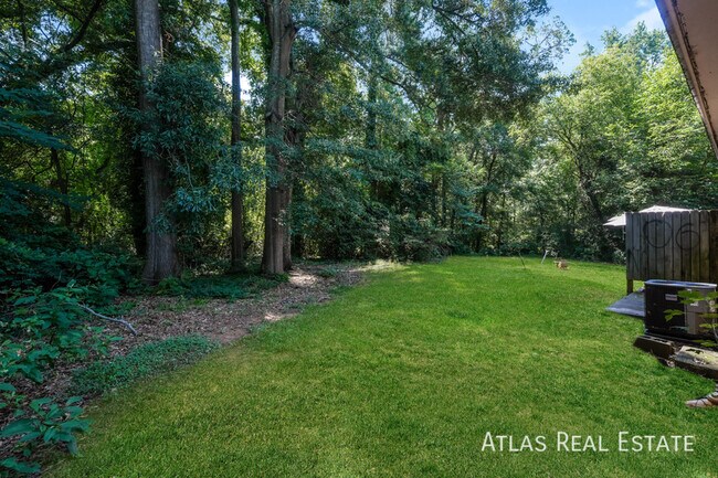 Building Photo - 322 Lexington Heights