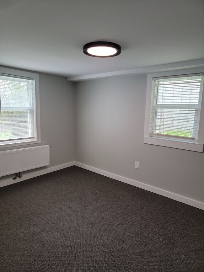 Building Photo - AVAILABLE JUNE 1st 2026 - Fantastic Newly Renovated 5 Bed 2 Bath Home w/ Garage