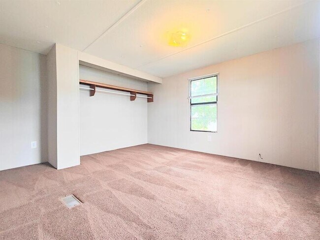 Building Photo - 4409 Rainbow Ln