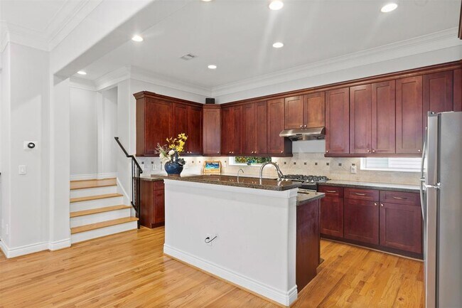 Building Photo - 5518 Crooms St