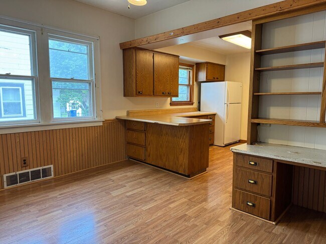 Building Photo - 5 Bedroom 3 bath - North Fargo