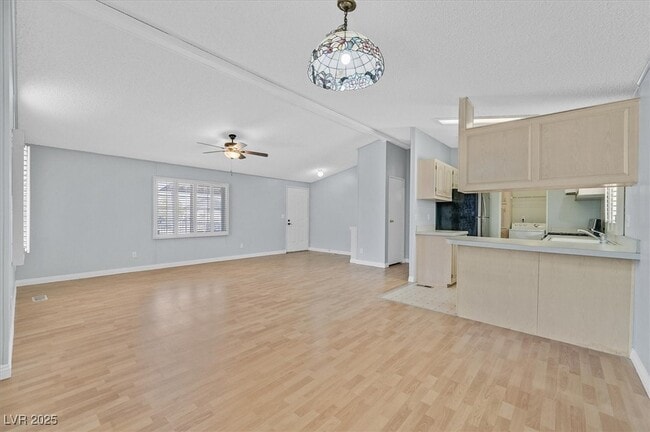 Building Photo - 4325 N Amethyst Ave