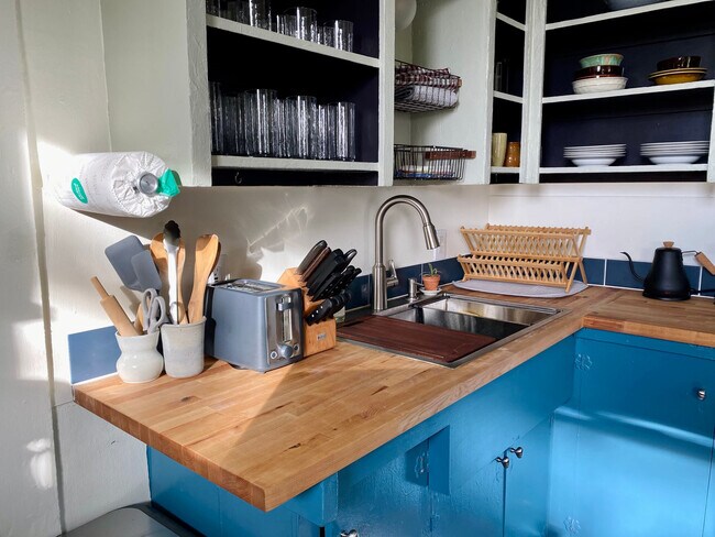 Building Photo - 1311 N Garden St