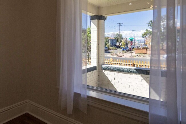 Building Photo - "COMING SOON" Stunning Remodeled Patio Hom...