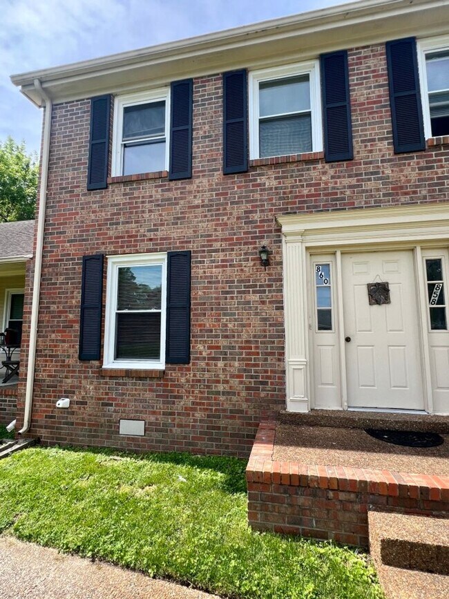 Building Photo - 860 Village Ct