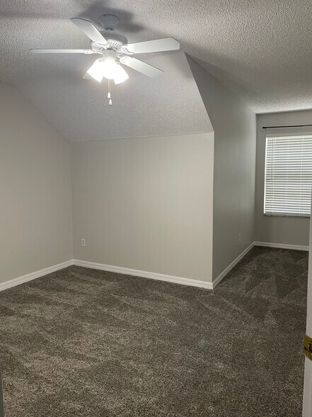 Building Photo - 13613 Carroway St