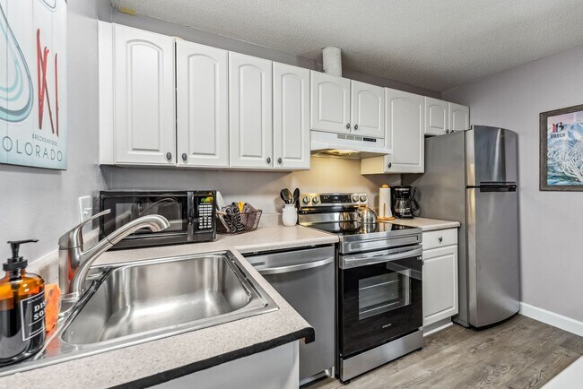 Building Photo - 412 S. Main, unit 113