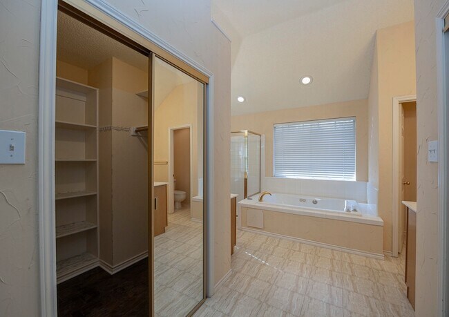 Building Photo - 7405 Stoney Point Dr