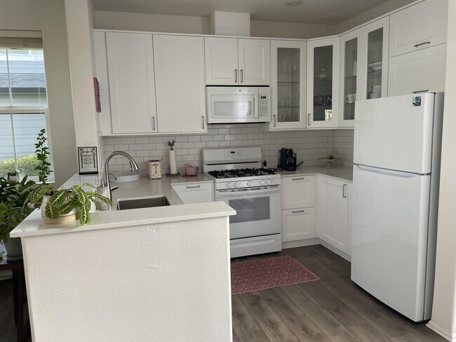 Building Photo - 1635 Hamlet Ln