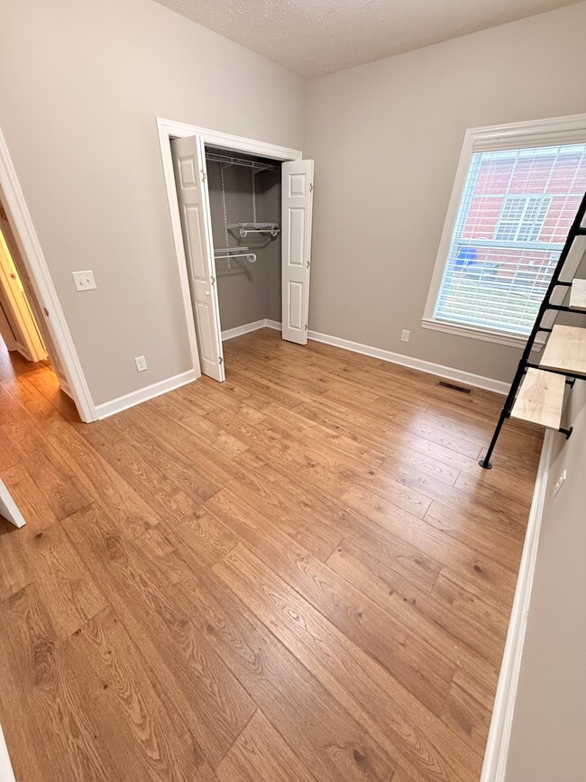 Building Photo - 129 Thoroughbred Way