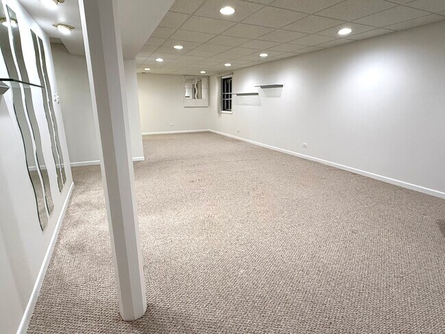 Building Photo - 362 Town Pl Cir