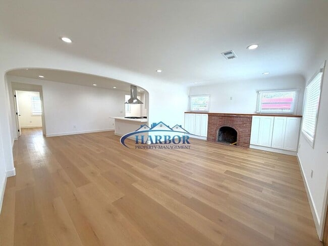 Building Photo - 3409 S Pacific Ave