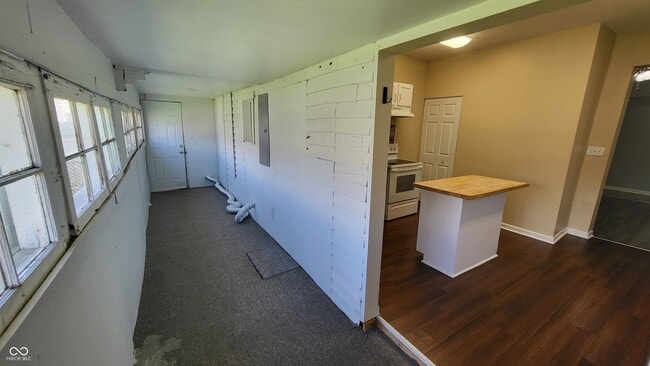 Building Photo - 1314 E 10th St