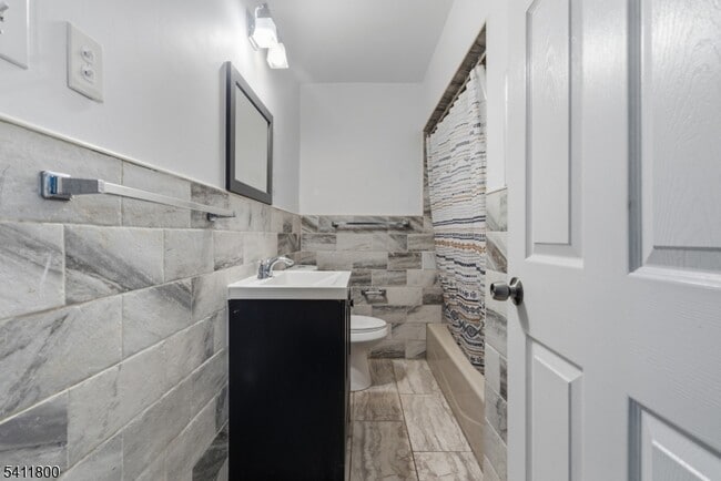 Building Photo - 315 E 18th St