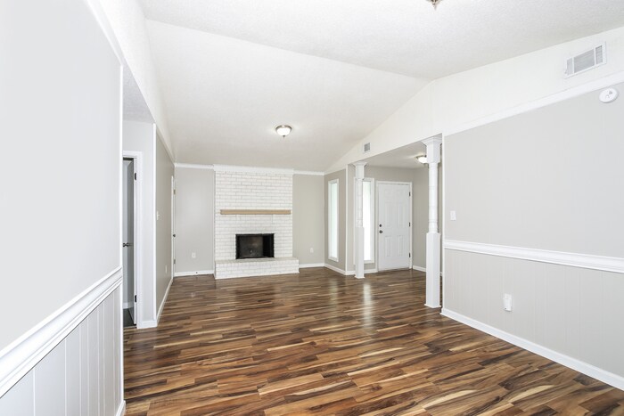 Building Photo - 135 Shawns Way