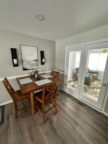 Dining Area - 75 Elm Ridge Ct