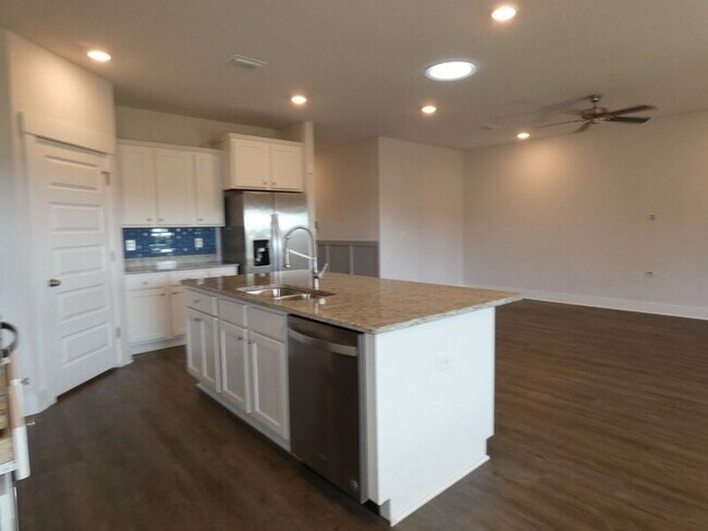 Building Photo - 5768 Conley Ct