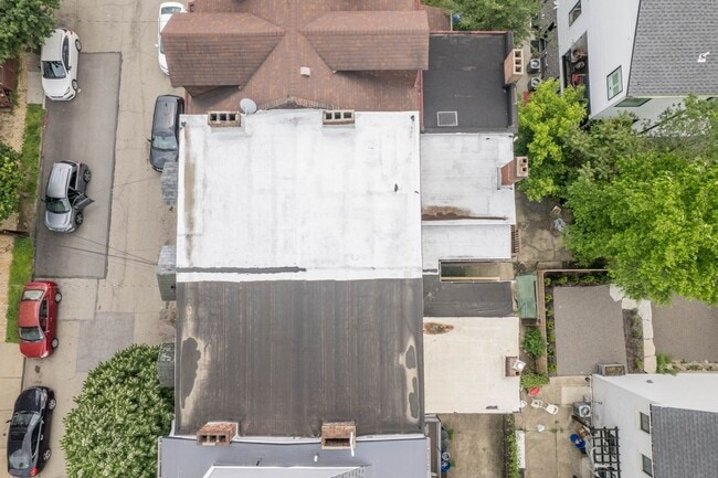 Building Photo - 346 39th St