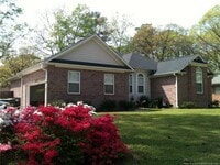 Building Photo - 236 Palomar St