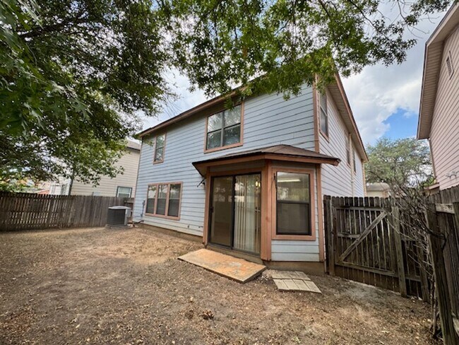 Building Photo - Spacious 3-Bedroom Home in Prime Location ...