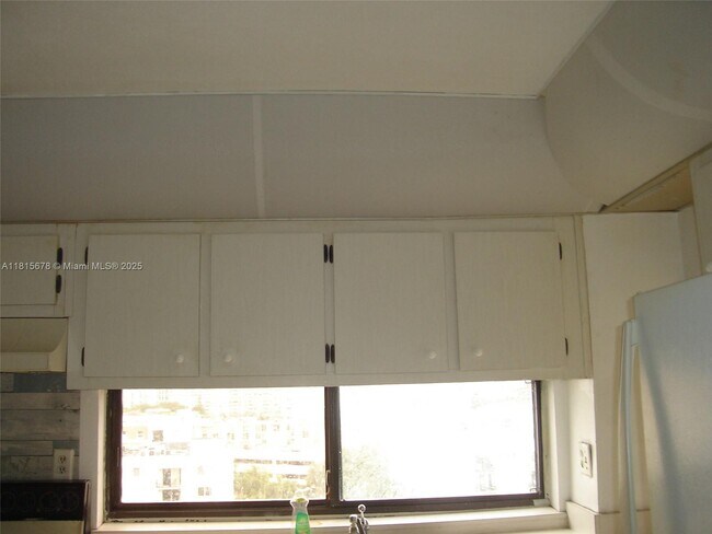 Building Photo - 17021 N Bay Rd