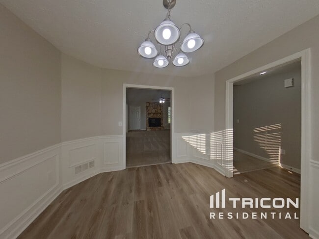 Building Photo - 714 Manor Ridge Dr