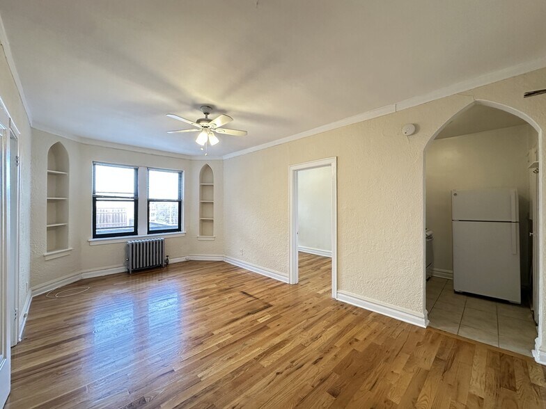 Building Photo - 4834 N Damen Ave