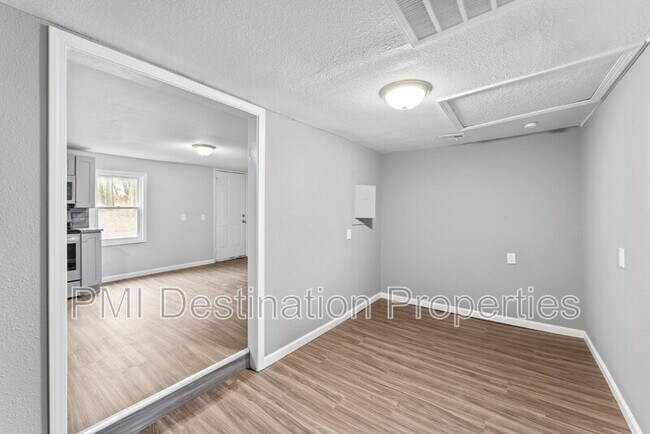 Building Photo - 15508 Loring Rd