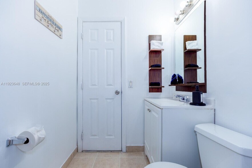 Building Photo - 820 SW 2nd St