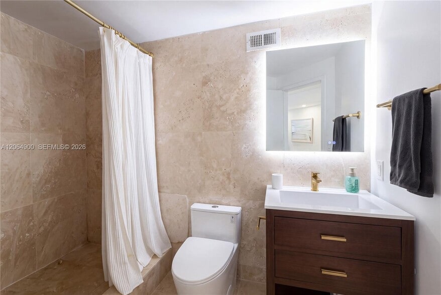 Building Photo - 801 Brickell Bay Dr