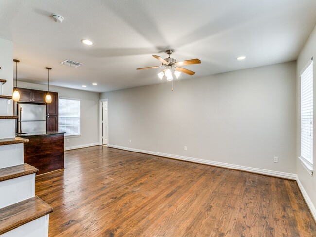 Building Photo - 4739 Bradford Dr