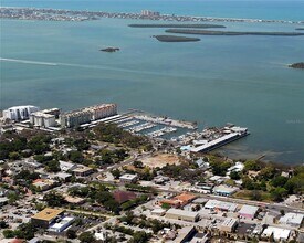 Building Photo - 634 Edgewater Dr