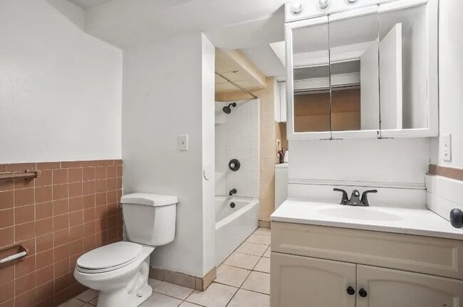 Building Photo - 3736 Woodford Ave NW