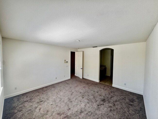 Building Photo - 1902 Foster Way