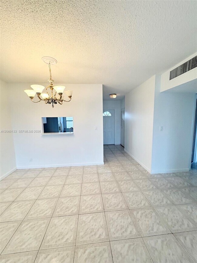 Building Photo - 5011 W Oakland Park Blvd