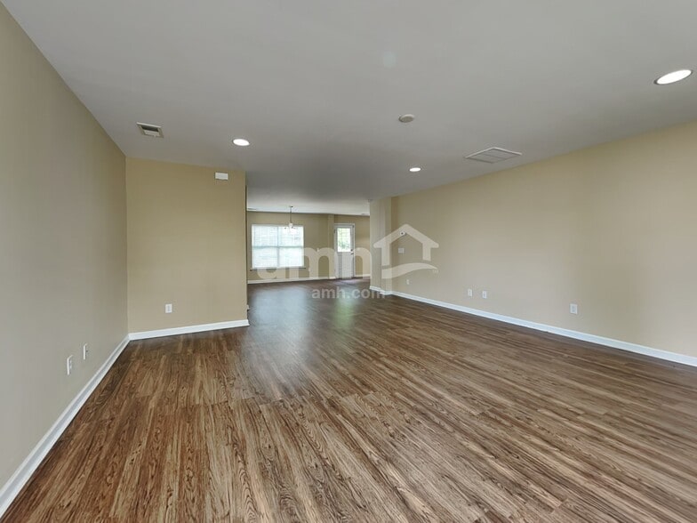 Building Photo - 314 Southwilde Way