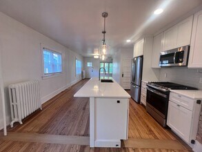 Building Photo - Updated 3-Bedroom Home in the Midtown Area – Heat & Water Included!