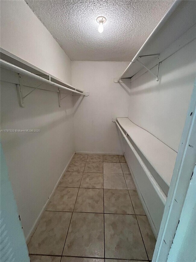 Building Photo - 1801 S Treasure Dr