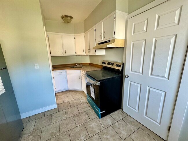 Building Photo - 30 Lucas St